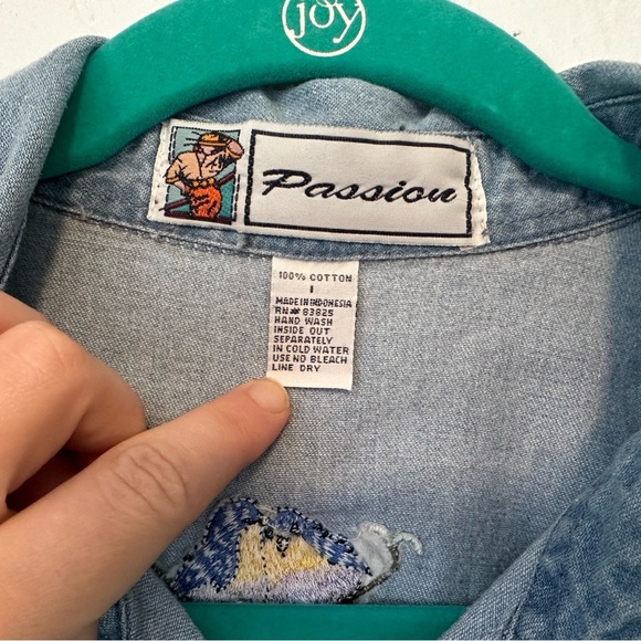 Vintage 90’s lightweight denim short sleeve button up with bird embroidery - Picture 5 of 8